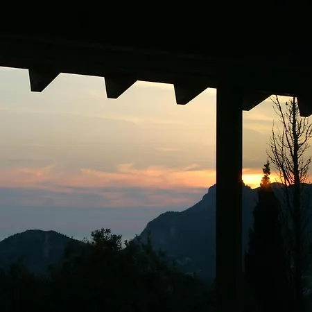 Natur-steinhaus Mit Meerblick: Hell, Ruhig, Exklusiv, Strandnah Liapades